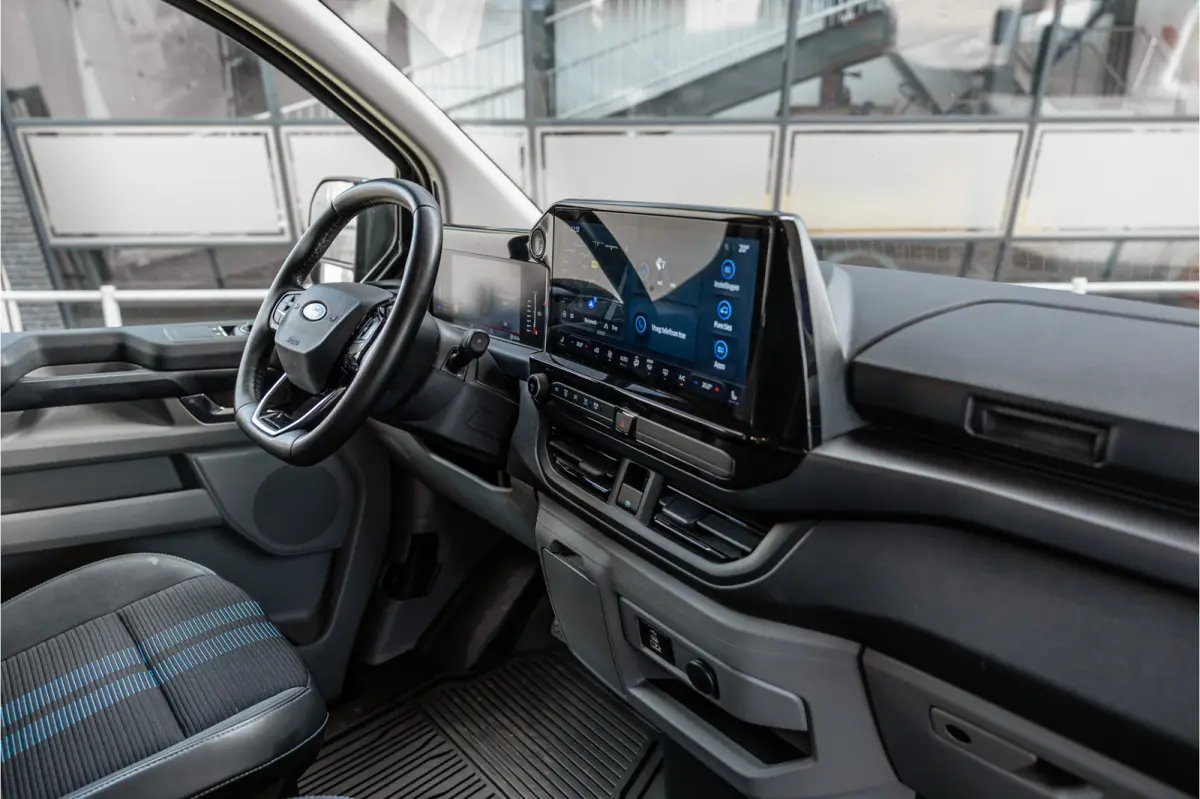300 2.0 TDCI L2H1 Sport | L+R Schuifdeur | Bang & Olufsen | ACC | Blind Spot | Elek stoelen | CarPlay | Navigatie | LED | DAB | Stoelverwarming | Trekhaak | Dealer onderhouden | Verlengde fa