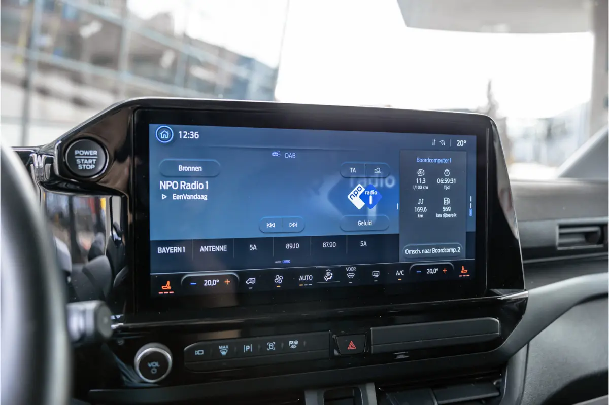 300 2.0 TDCI L2H1 Sport | L+R Schuifdeur | Bang & Olufsen | ACC | Blind Spot | Elek stoelen | CarPlay | Navigatie | LED | DAB | Stoelverwarming | Trekhaak | Dealer onderhouden | Verlengde fa