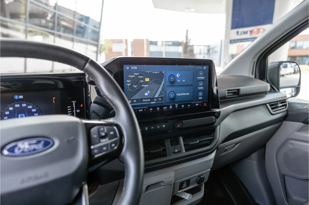 300 2.0 TDCI L2H1 Sport | L+R Schuifdeur | Bang & Olufsen | ACC | Blind Spot | Elek stoelen | CarPlay | Navigatie | LED | DAB | Stoelverwarming | Trekhaak | Dealer onderhouden | Verlengde fa