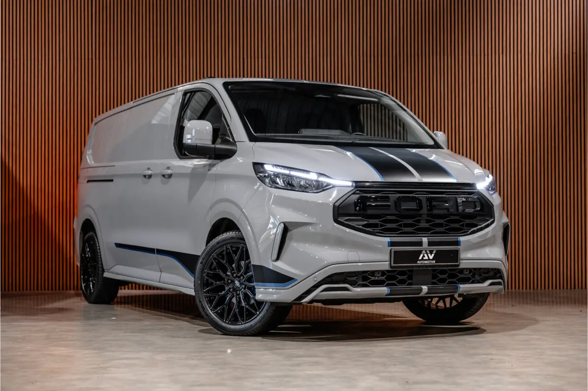 300 2.0 TDCI L2H1 Sport | L+R Schuifdeur | Bang & Olufsen | ACC | Blind Spot | Elek stoelen | CarPlay | Navigatie | LED | DAB | Stoelverwarming | Trekhaak | Dealer onderhouden | Verlengde fa