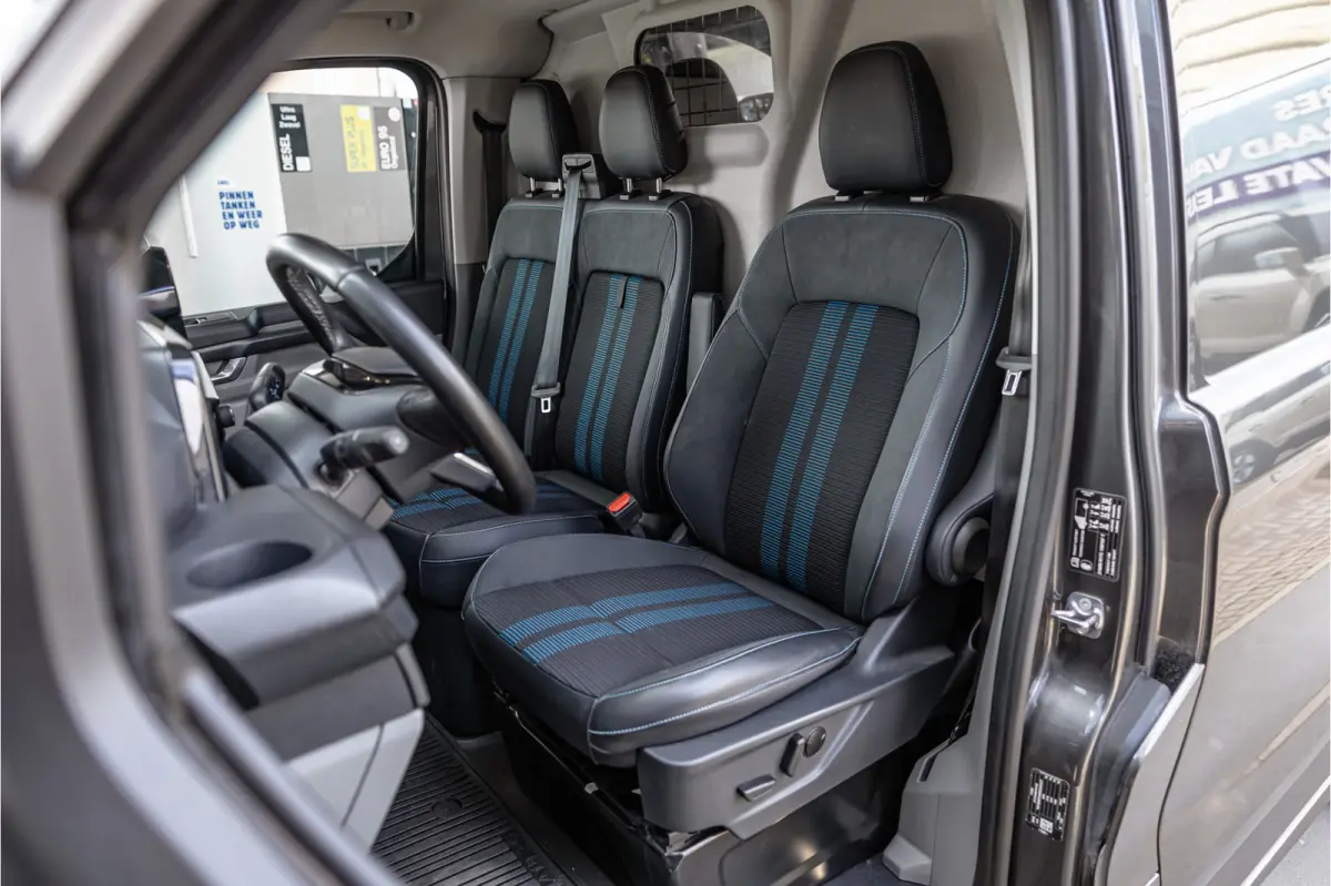 300 2.0 TDCI L2H1 Sport | L+R Schuifdeur | Bang & Olufsen | ACC | Blind Spot | Elek stoelen | CarPlay | Navigatie | LED | DAB | Stoelverwarming | Trekhaak | Dealer onderhouden | Verlengde fa