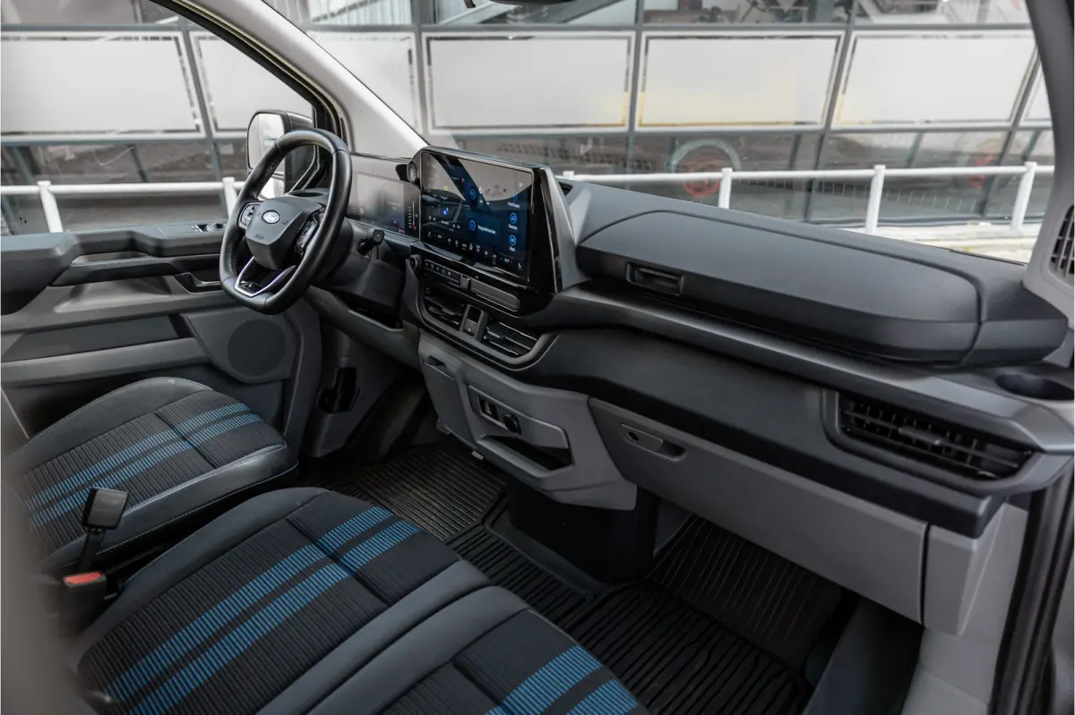 300 2.0 TDCI L2H1 Sport | L+R Schuifdeur | Bang & Olufsen | ACC | Blind Spot | Elek stoelen | CarPlay | Navigatie | LED | DAB | Stoelverwarming | Trekhaak | Dealer onderhouden | Verlengde fa