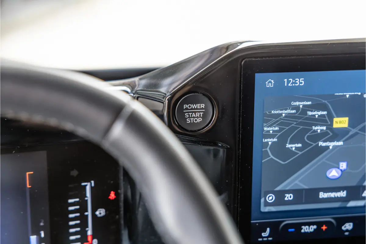 300 2.0 TDCI L2H1 Sport | L+R Schuifdeur | Bang & Olufsen | ACC | Blind Spot | Elek stoelen | CarPlay | Navigatie | LED | DAB | Stoelverwarming | Trekhaak | Dealer onderhouden | Verlengde fa