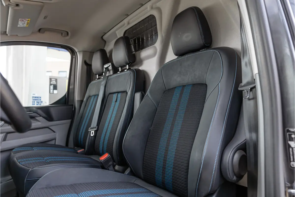 300 2.0 TDCI L2H1 Sport | L+R Schuifdeur | Bang & Olufsen | ACC | Blind Spot | Elek stoelen | CarPlay | Navigatie | LED | DAB | Stoelverwarming | Trekhaak | Dealer onderhouden | Verlengde fa