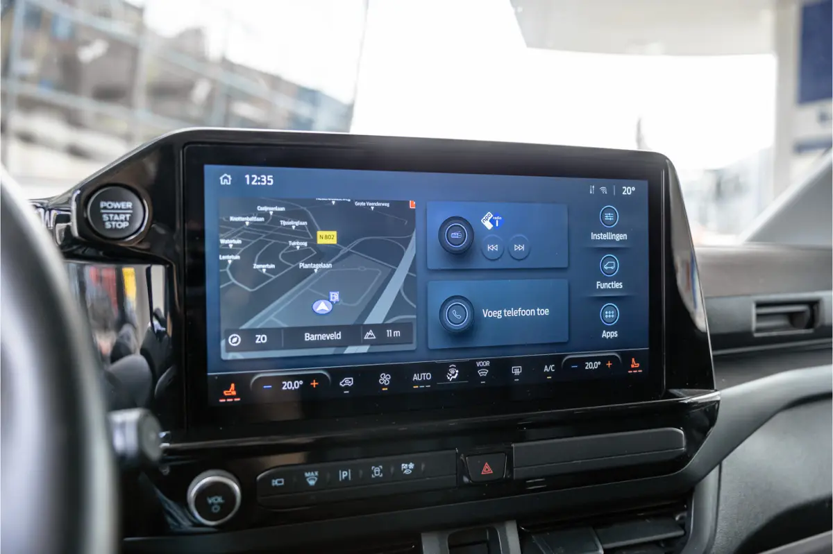 300 2.0 TDCI L2H1 Sport | L+R Schuifdeur | Bang & Olufsen | ACC | Blind Spot | Elek stoelen | CarPlay | Navigatie | LED | DAB | Stoelverwarming | Trekhaak | Dealer onderhouden | Verlengde fa