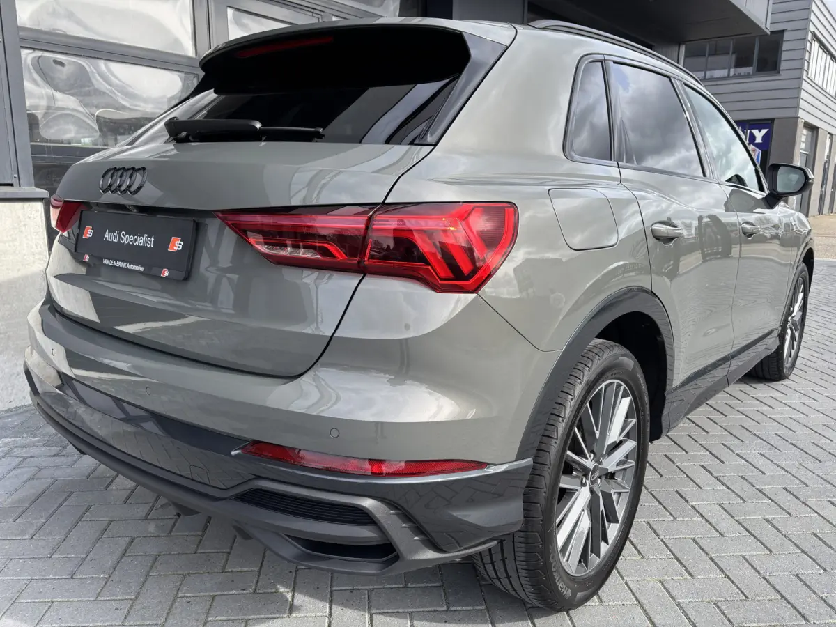 35 TFSI S-line Chronos grey