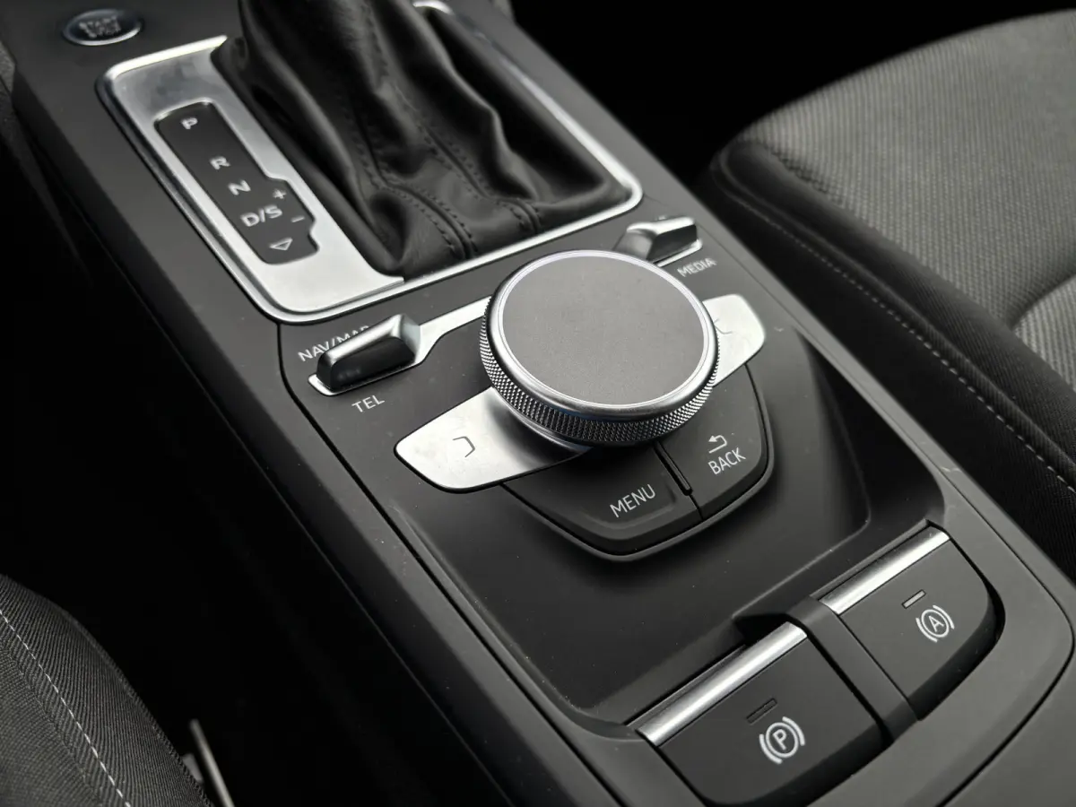 35 TFSI S-Line Black Ed. Keyless Camera