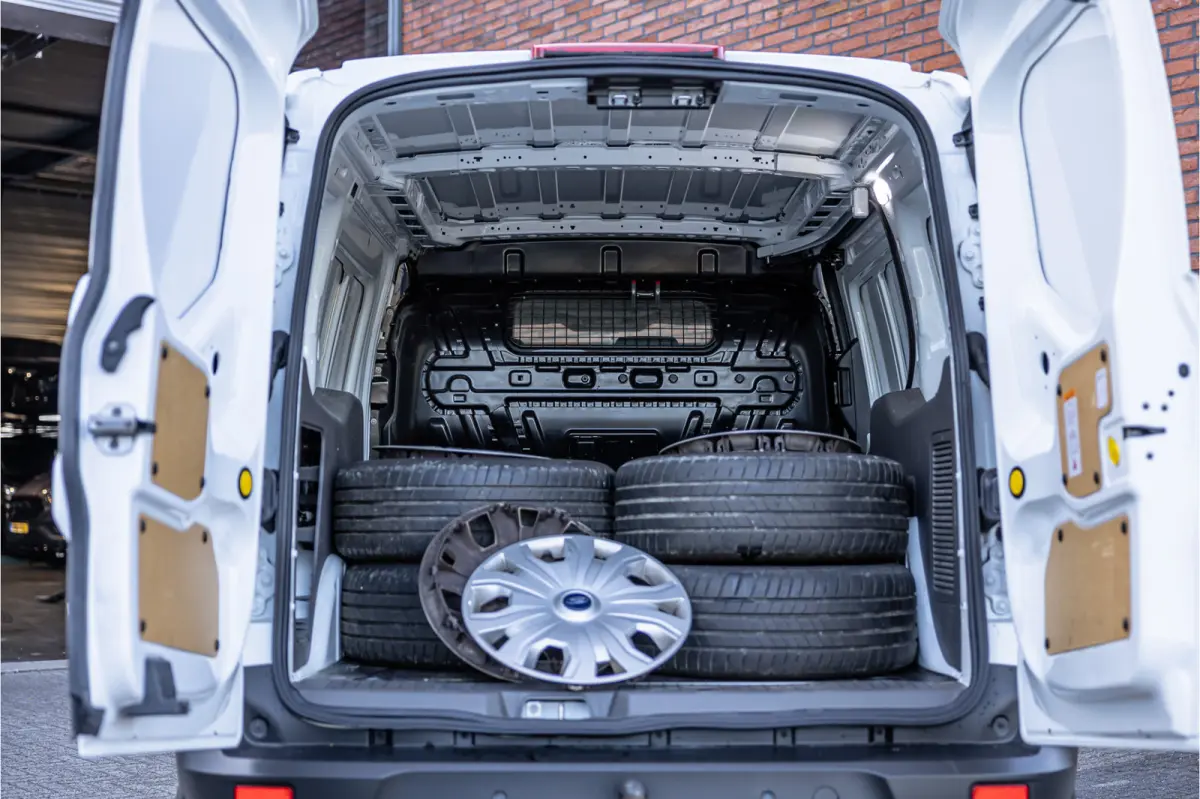 1.0 Ecoboost L2 | Cruise control | 3-Zitter | Stoelverwarming | PDC V+A | MF Stuur | Airco | Trekhaak | Elek spiegels | DAB | Nieuwe APK