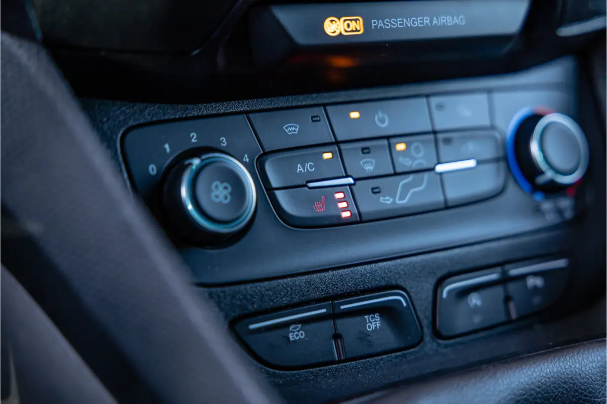 1.0 Ecoboost L2 | Cruise control | 3-Zitter | Stoelverwarming | PDC V+A | MF Stuur | Airco | Trekhaak | Elek spiegels | DAB | Nieuwe APK