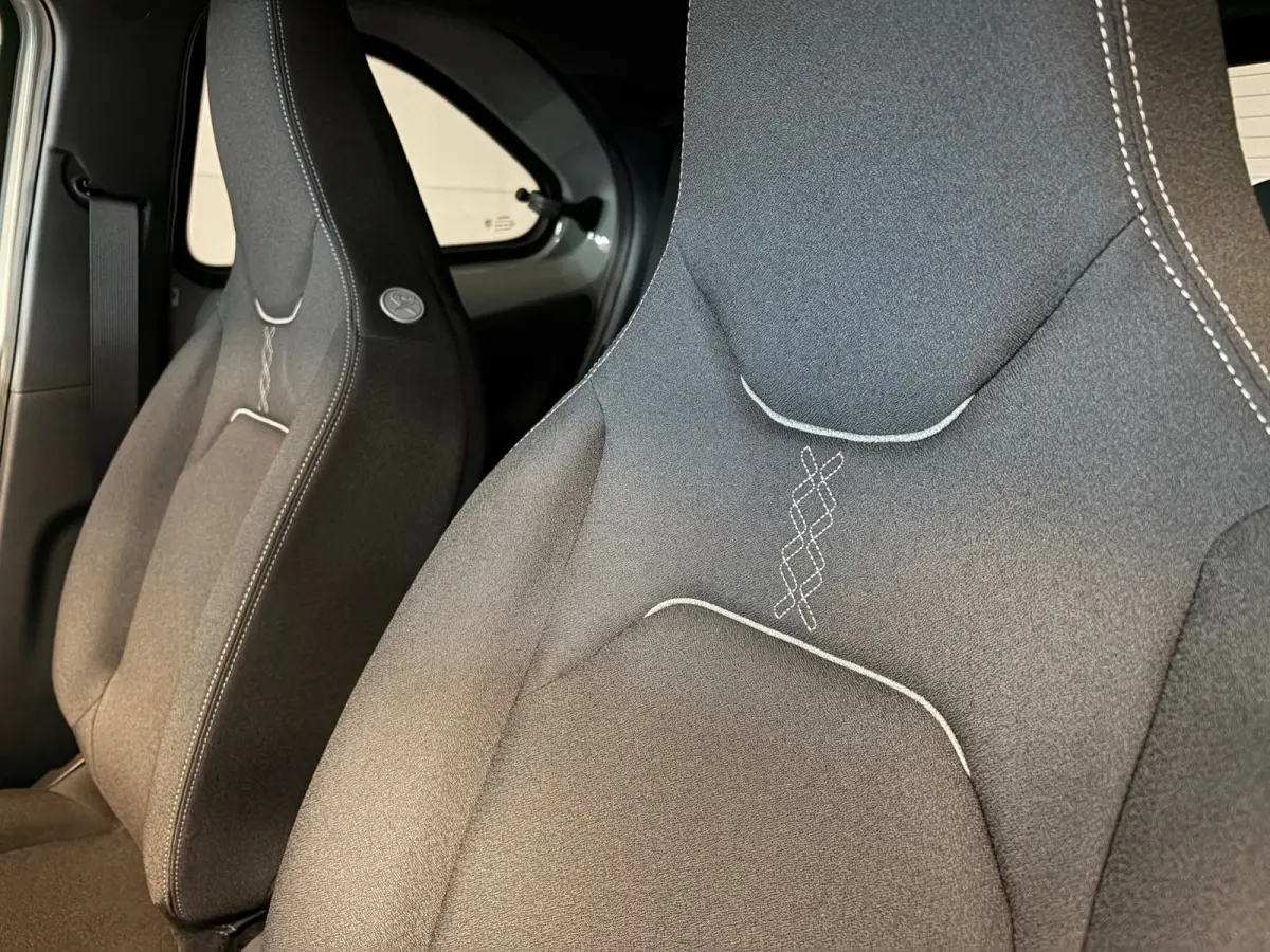 Hybrid 115 Pulse | Camera | Stoelverwarming | Parkeersensoren | Climate control |