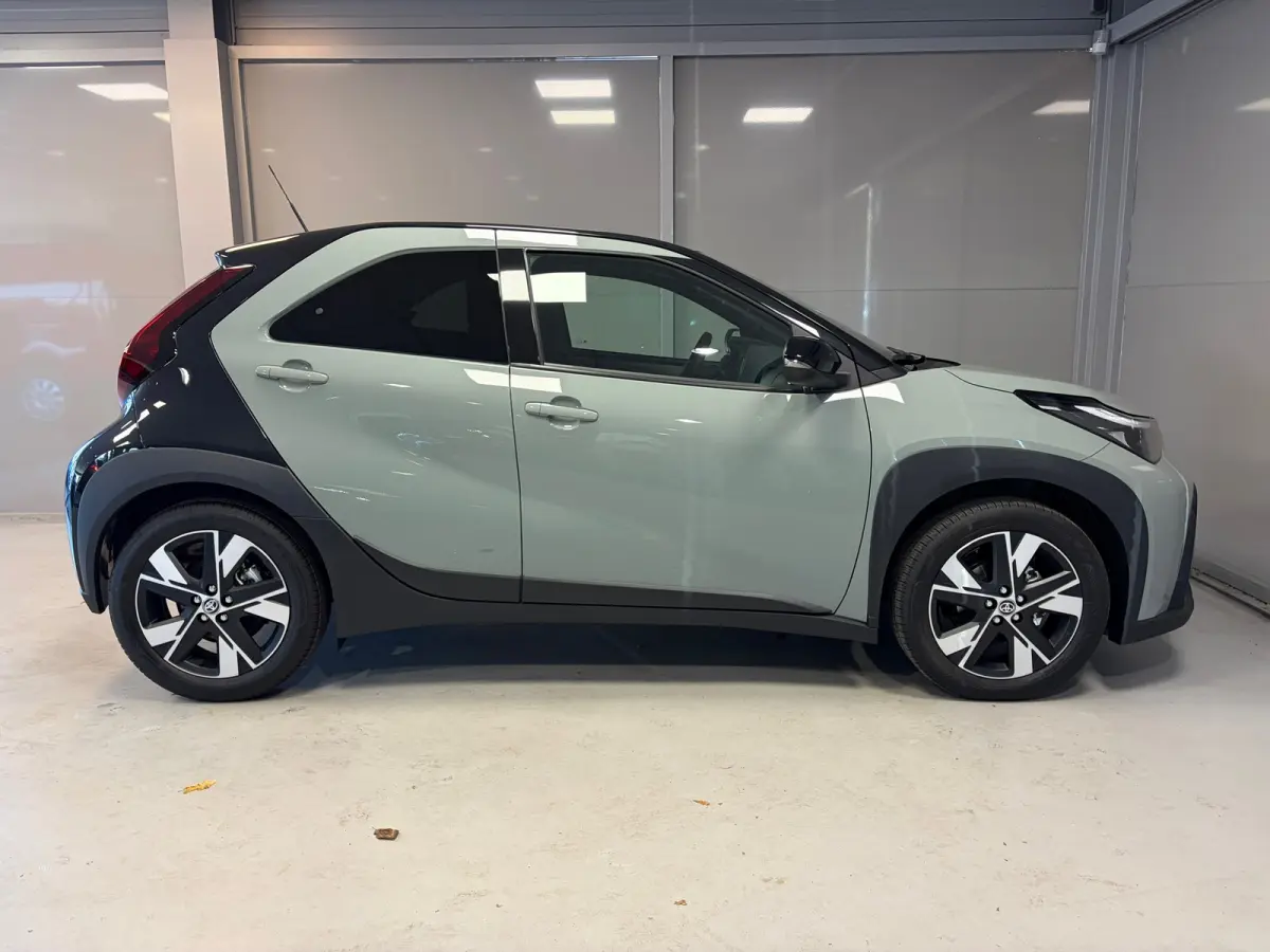 Hybrid 115 Pulse | Camera | Stoelverwarming | Parkeersensoren | Climate control |