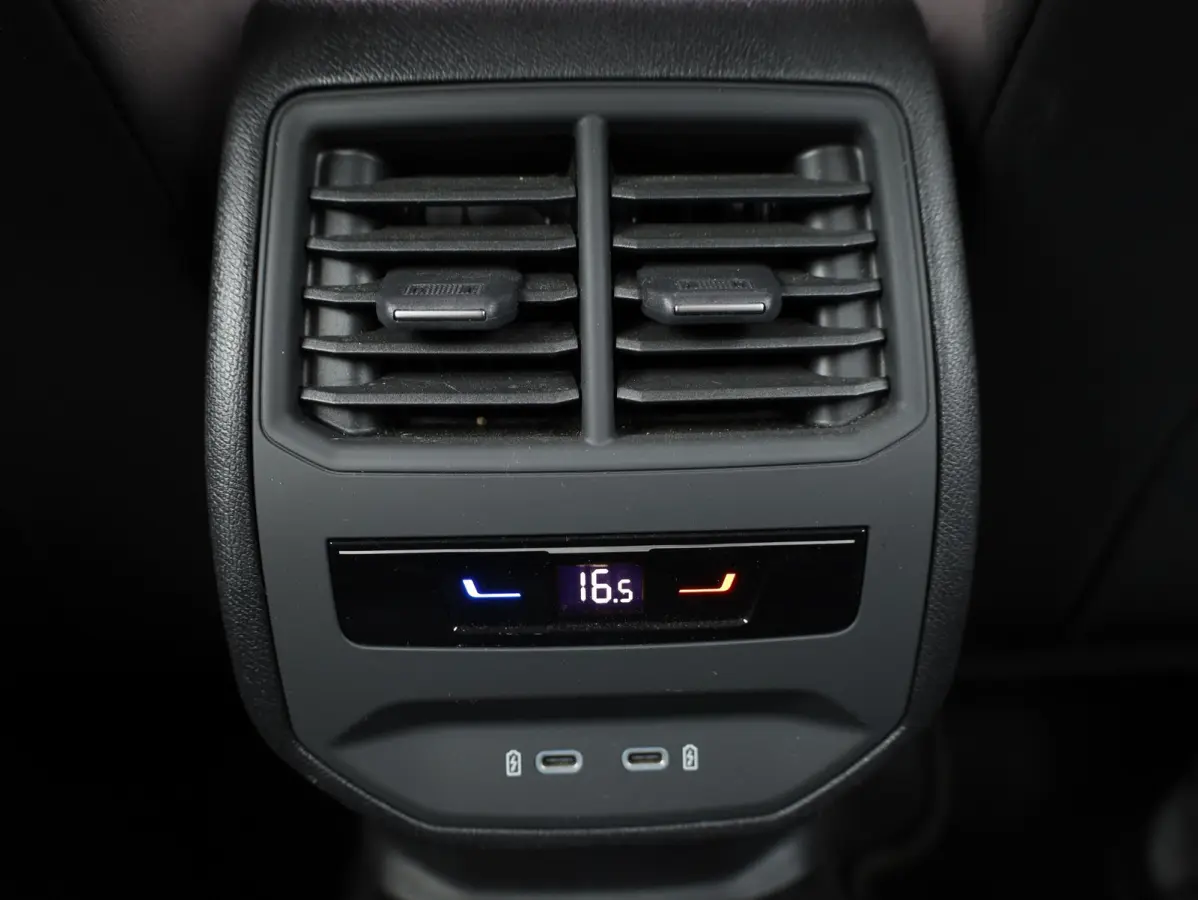 1.4 e-Hybrid 204PK | Keyless | Carplay/Android | Getint Glas | Adaptive Cruise | Virtual | 18"Inch |