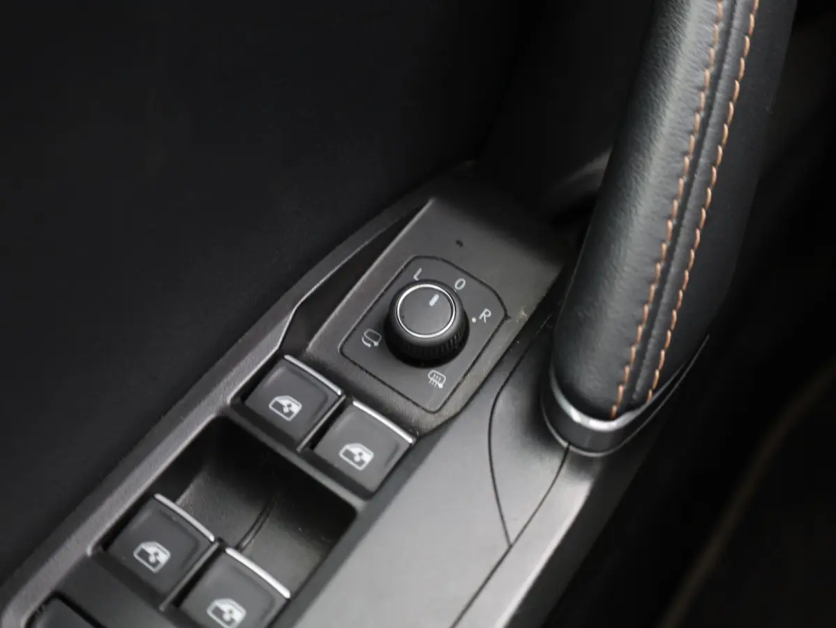 1.4 e-Hybrid 204PK | Keyless | Carplay/Android | Getint Glas | Adaptive Cruise | Virtual | 18"Inch |