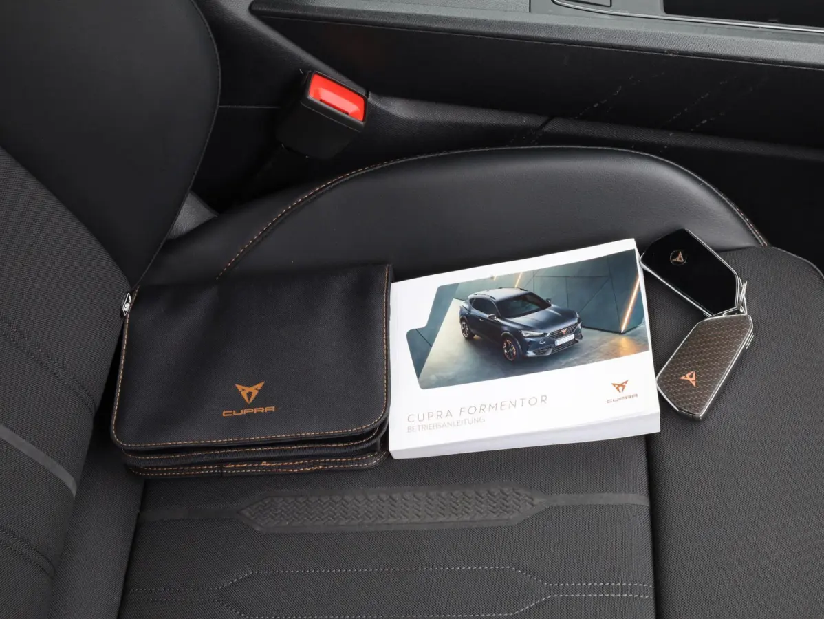 1.4 e-Hybrid 204PK | Keyless | Carplay/Android | Getint Glas | Adaptive Cruise | Virtual | 18"Inch |