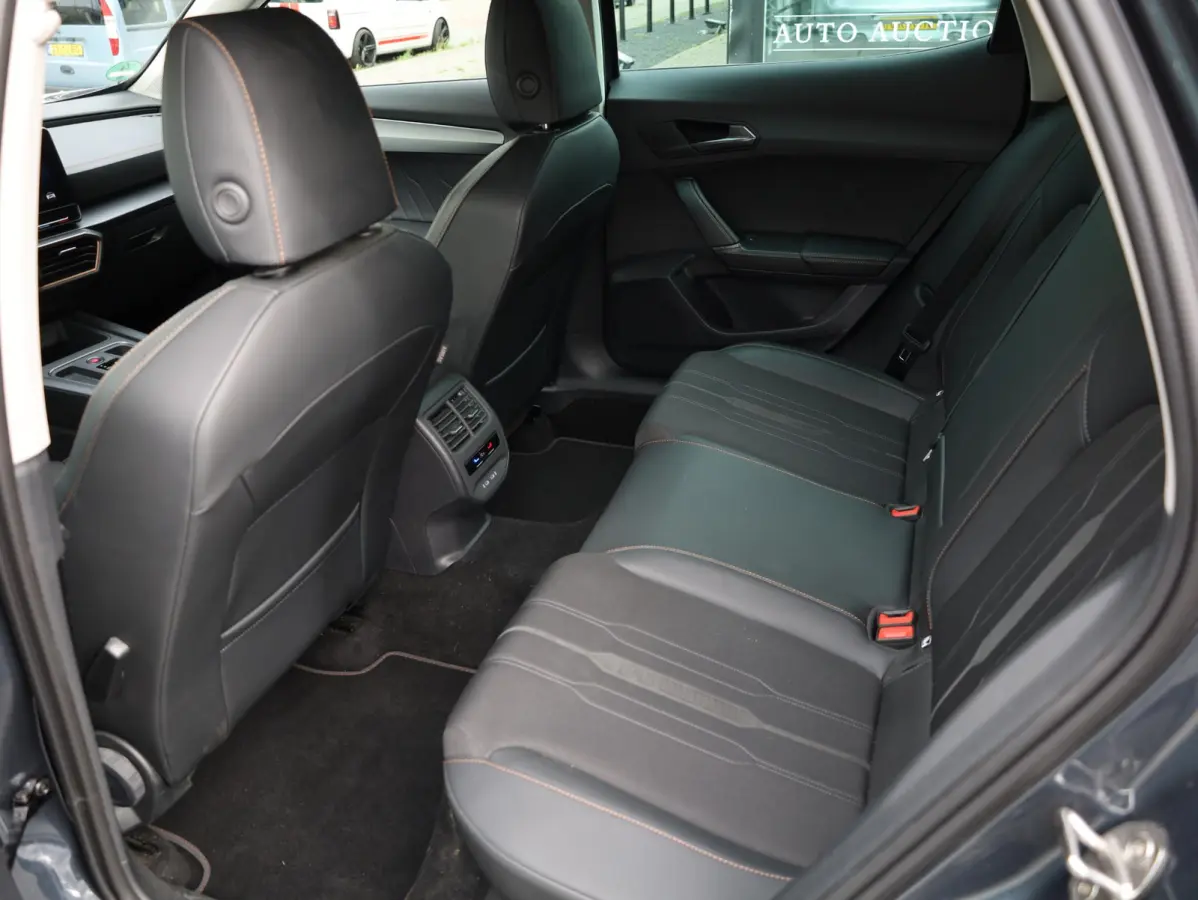 1.4 e-Hybrid 204PK | Keyless | Carplay/Android | Getint Glas | Adaptive Cruise | Virtual | 18"Inch |