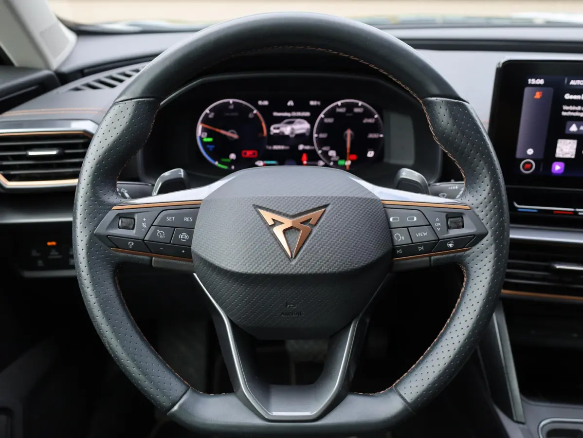1.4 e-Hybrid 204PK | Keyless | Carplay/Android | Getint Glas | Adaptive Cruise | Virtual | 18"Inch |