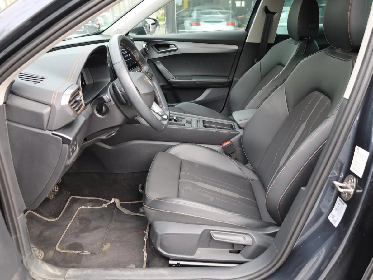 1.4 e-Hybrid 204PK | Keyless | Carplay/Android | Getint Glas | Adaptive Cruise | Virtual | 18"Inch |