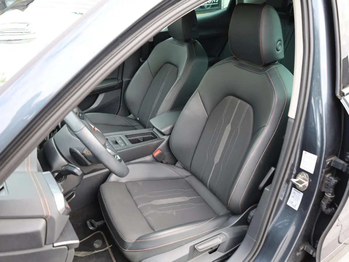 1.4 e-Hybrid 204PK | Keyless | Carplay/Android | Getint Glas | Adaptive Cruise | Virtual | 18"Inch |