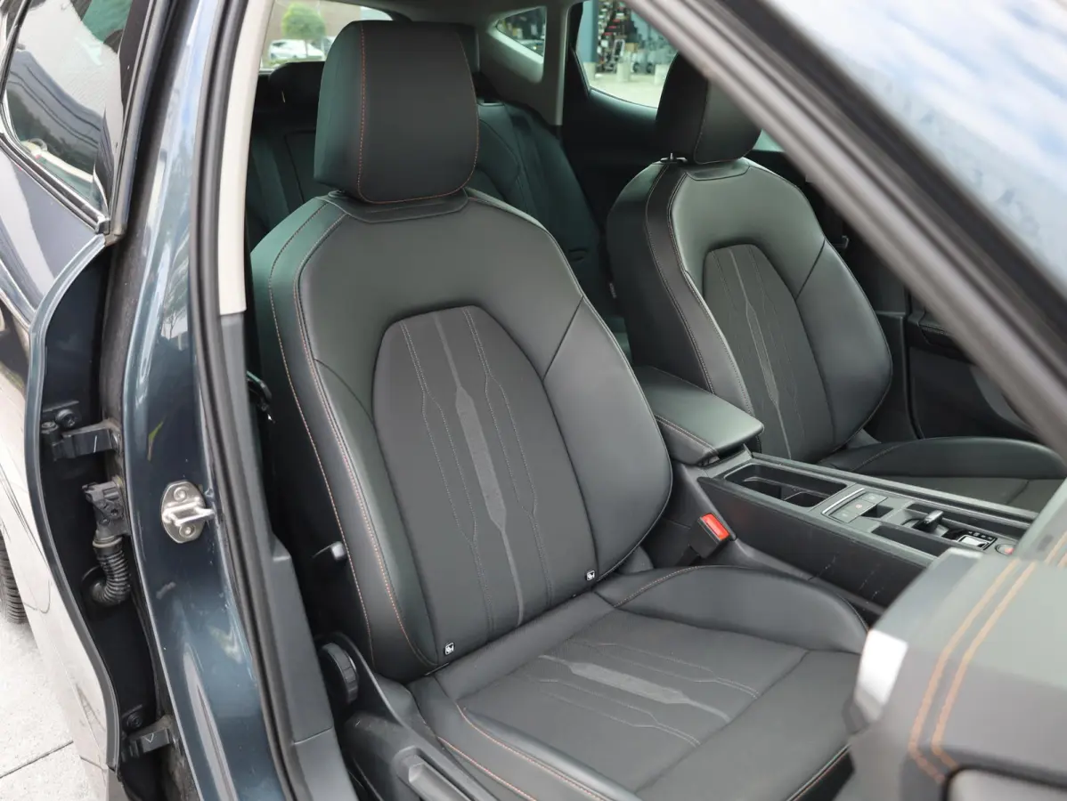 1.4 e-Hybrid 204PK | Keyless | Carplay/Android | Getint Glas | Adaptive Cruise | Virtual | 18"Inch |
