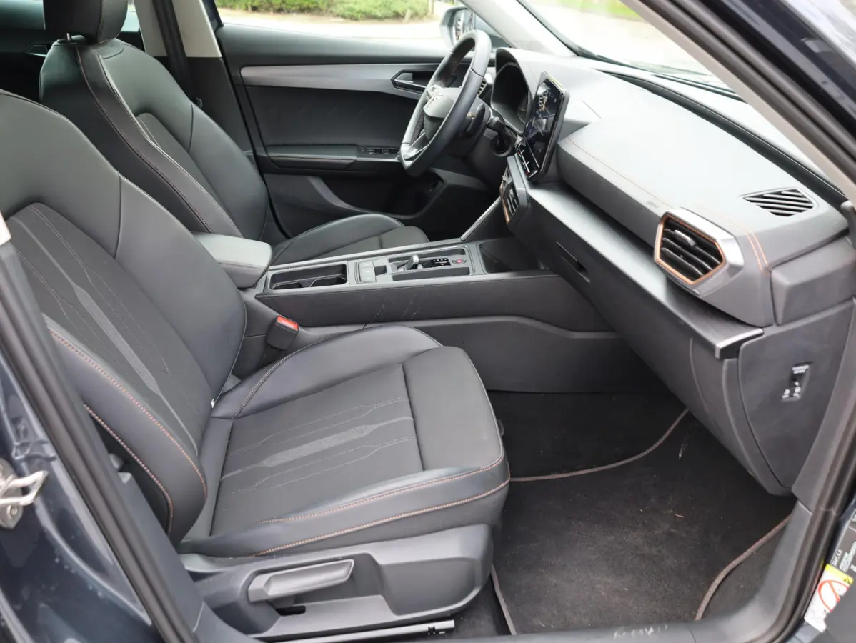 1.4 e-Hybrid 204PK | Keyless | Carplay/Android | Getint Glas | Adaptive Cruise | Virtual | 18"Inch |