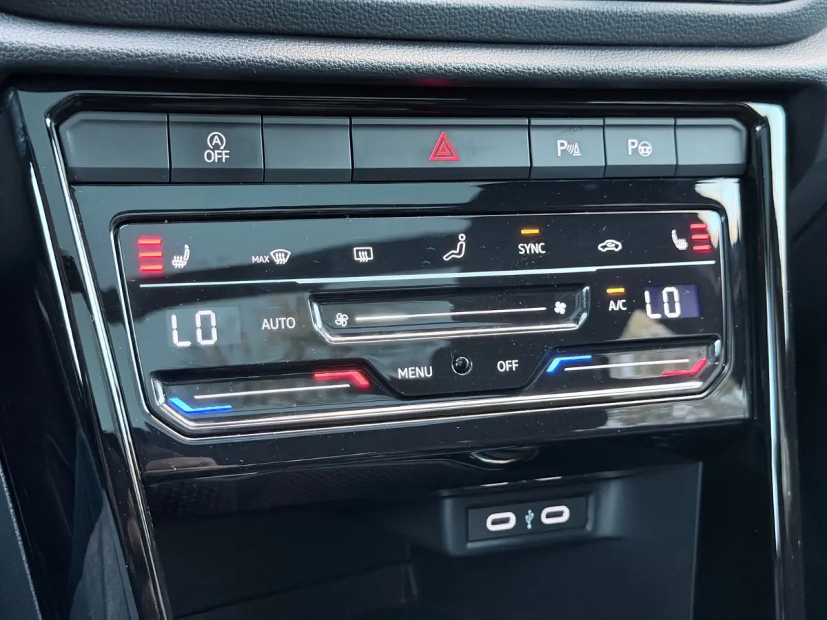 1.5 TSI R-Line Pano/Keyless/Camera