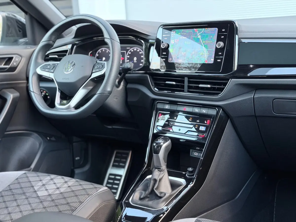 1.5 TSI R-Line Pano/Keyless/Camera