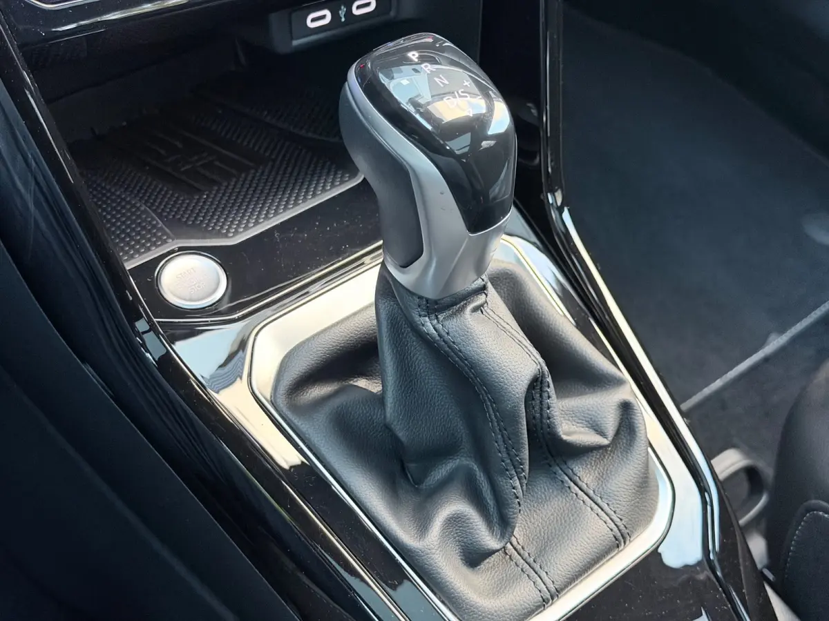 1.5 TSI R-Line Pano/Keyless/Camera