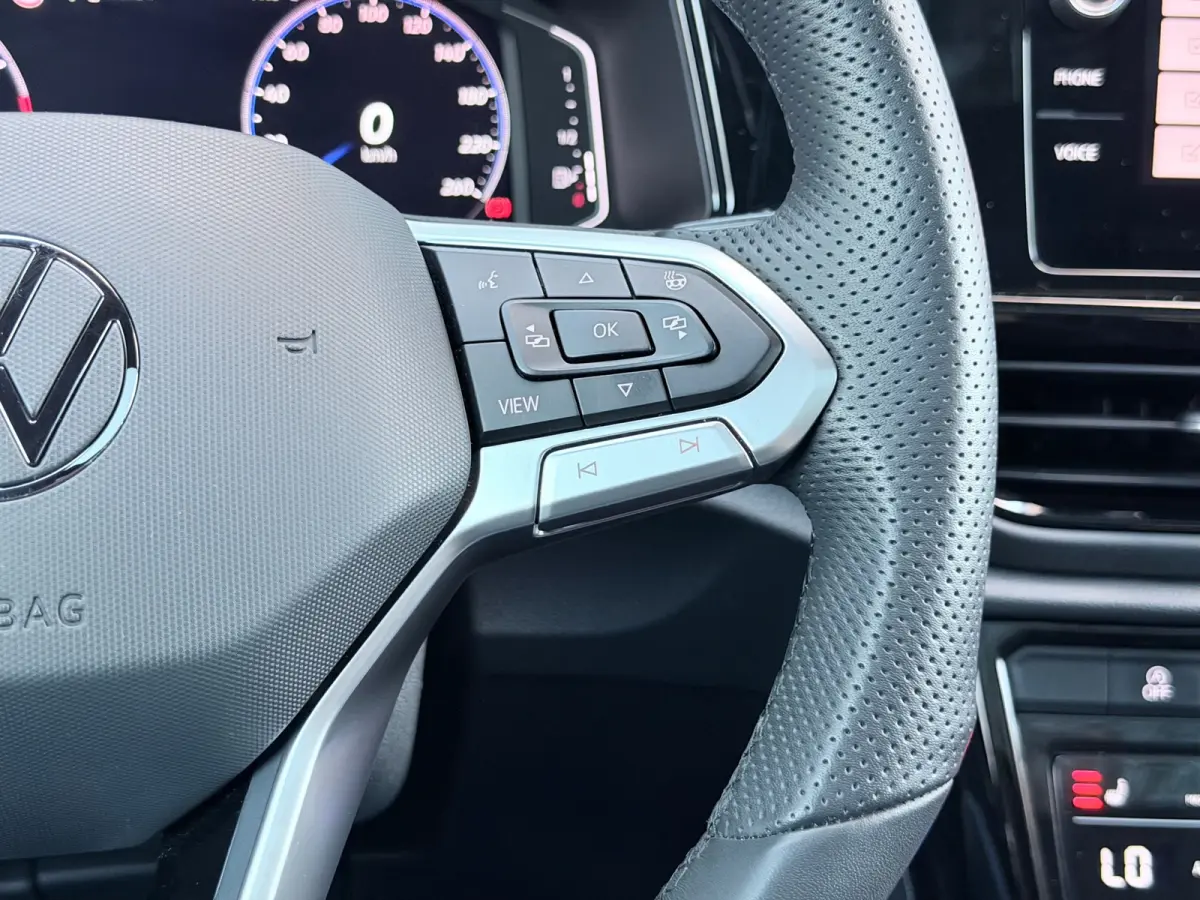 1.5 TSI R-Line Pano/Keyless/Camera