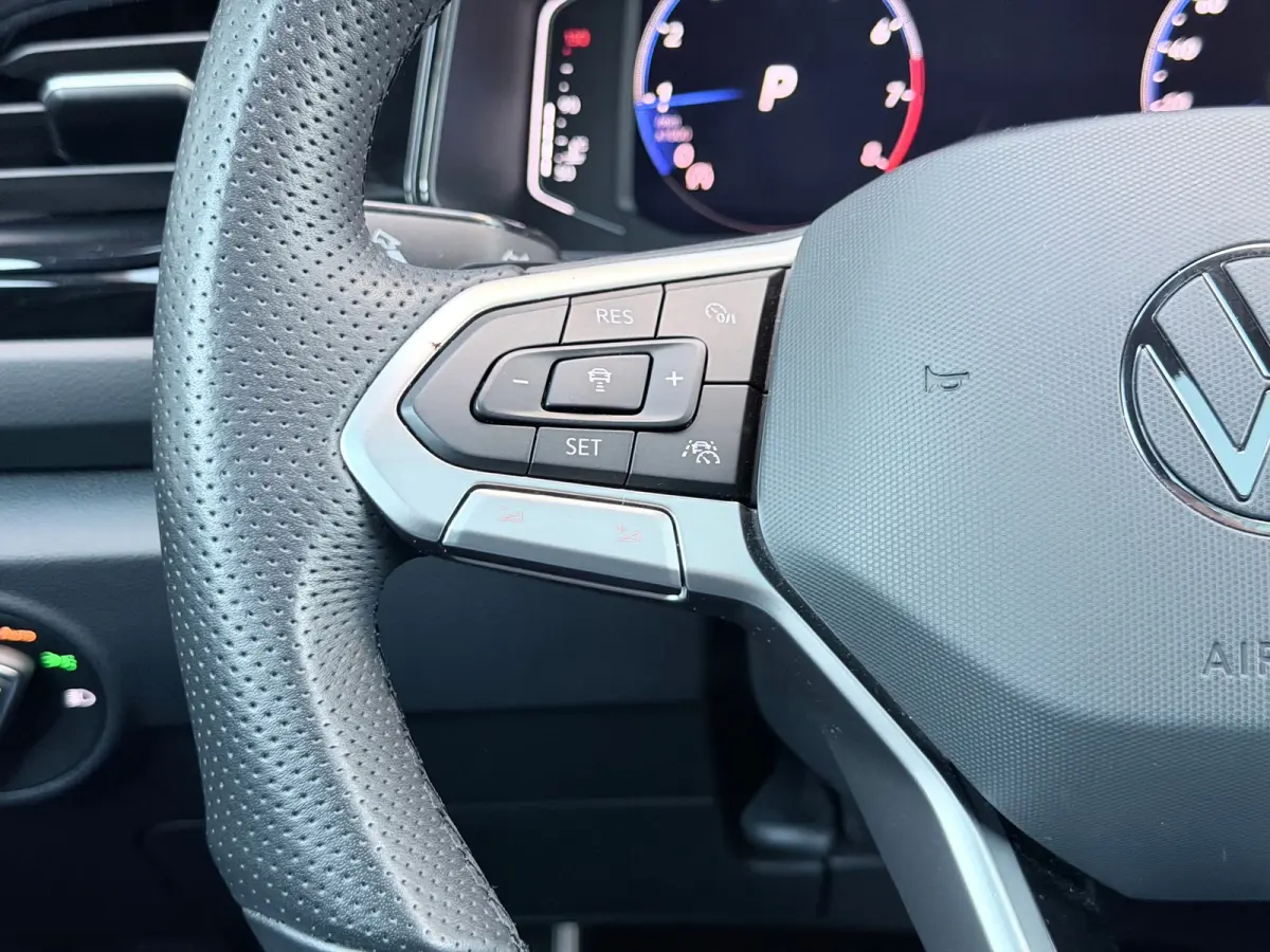 1.5 TSI R-Line Pano/Keyless/Camera