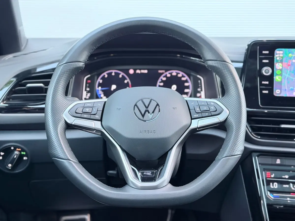 1.5 TSI R-Line Pano/Keyless/Camera