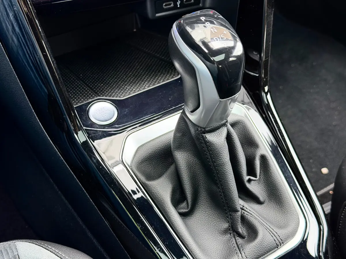 1.5 TSI R-Line Pano/Keyless/Camera