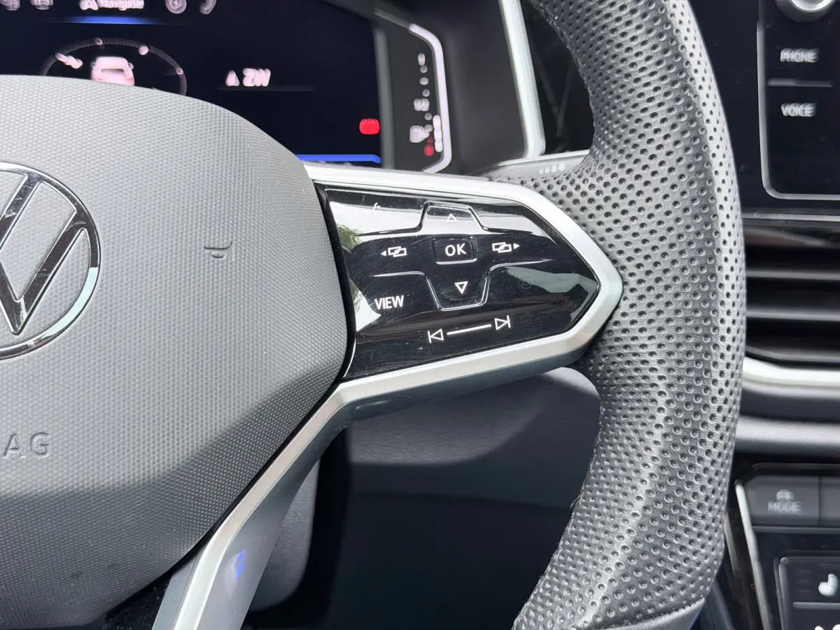 1.5 TSI R-Line Pano/Keyless/Camera