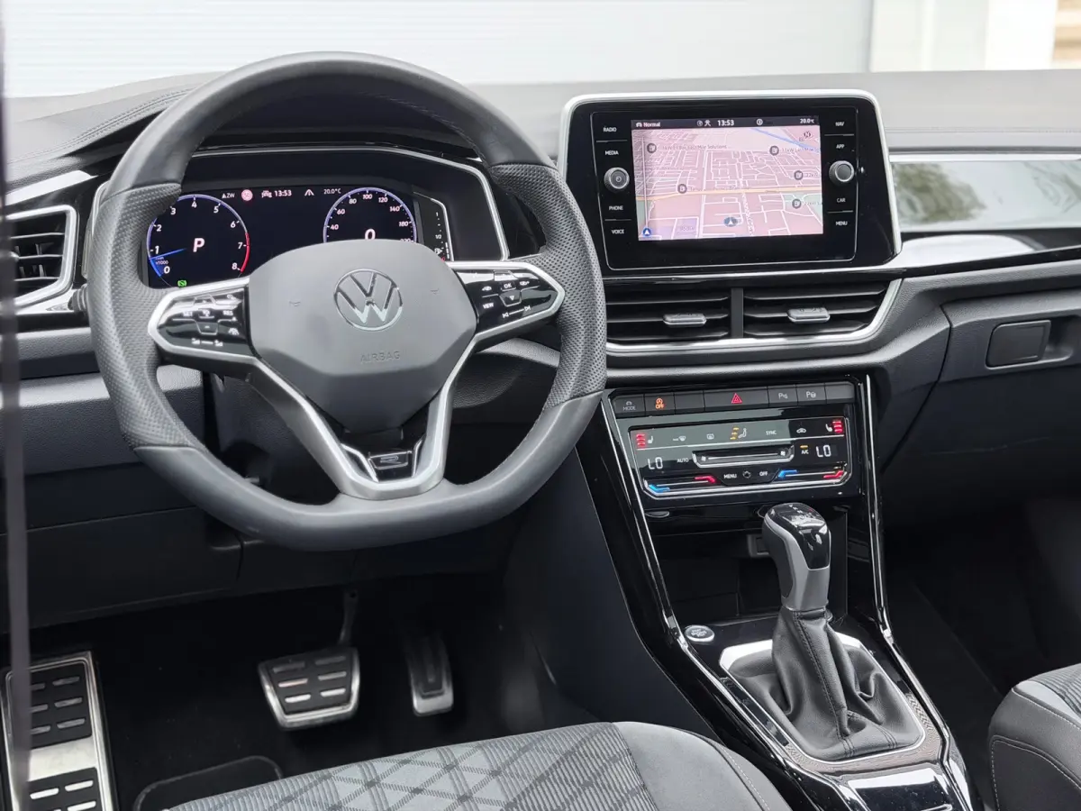 1.5 TSI R-Line Pano/Keyless/Camera