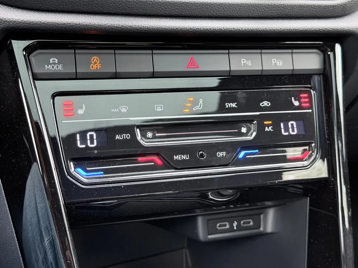 1.5 TSI R-Line Pano/Keyless/Camera