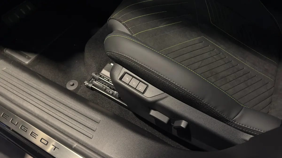 GT | Active Safety Brake met camera en radar (automatisch noodremsysteem) met Distance Alert (waarschuwing dreigende aanrijding) | Advanced Active Safety Brake met camera en radar | Climate 