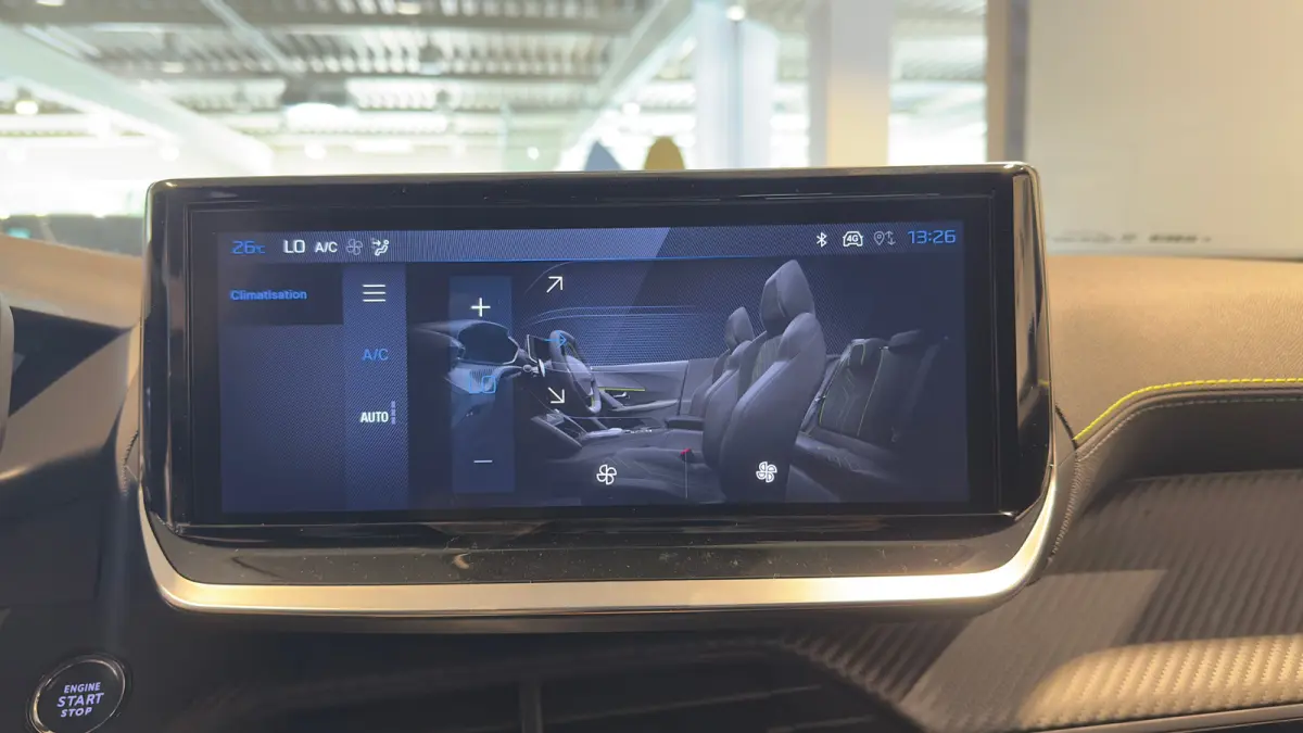 GT | Active Safety Brake met camera en radar (automatisch noodremsysteem) met Distance Alert (waarschuwing dreigende aanrijding) | Advanced Active Safety Brake met camera en radar | Climate 