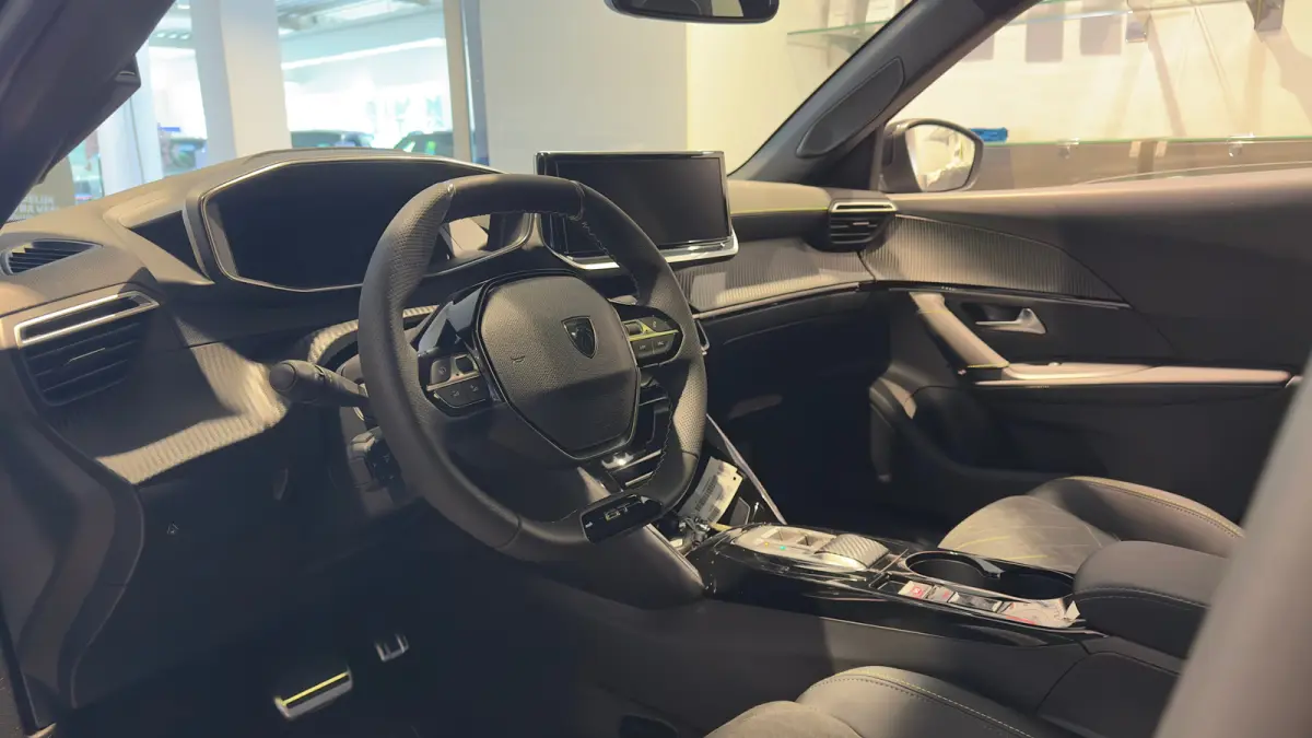 GT | Active Safety Brake met camera en radar (automatisch noodremsysteem) met Distance Alert (waarschuwing dreigende aanrijding) | Advanced Active Safety Brake met camera en radar | Climate 