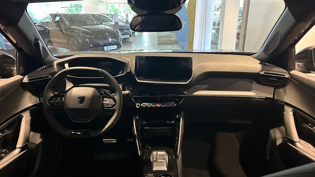 GT | Active Safety Brake met camera en radar (automatisch noodremsysteem) met Distance Alert (waarschuwing dreigende aanrijding) | Advanced Active Safety Brake met camera en radar | Climate 