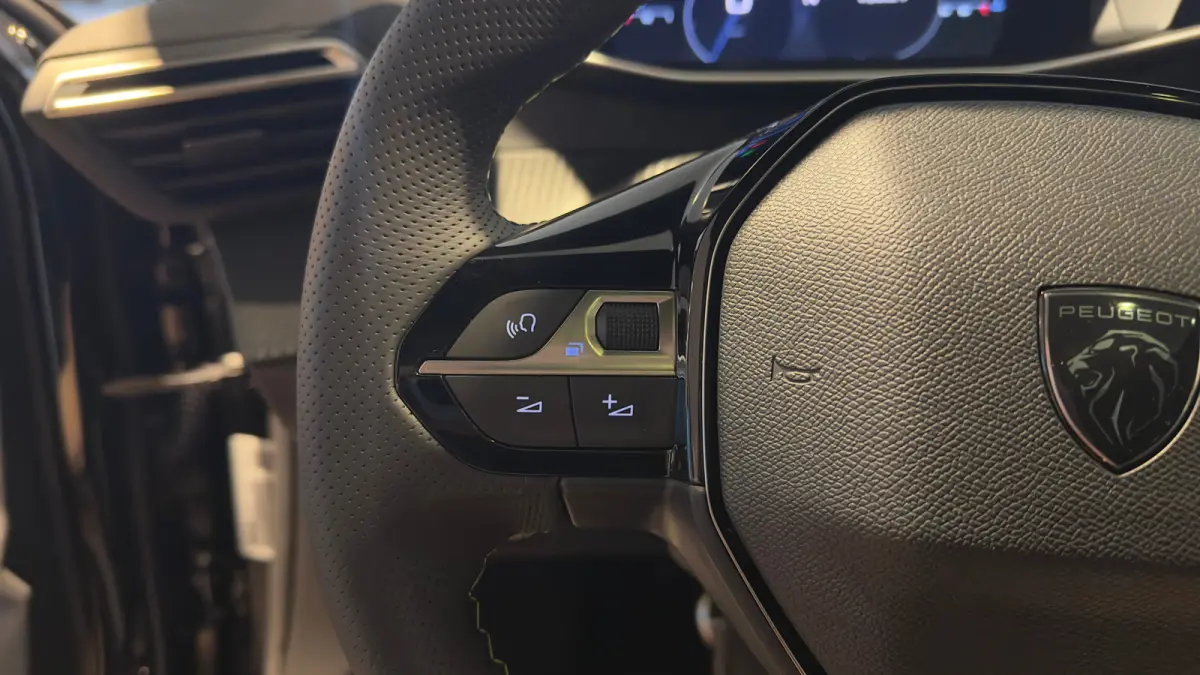 GT | Active Safety Brake met camera en radar (automatisch noodremsysteem) met Distance Alert (waarschuwing dreigende aanrijding) | Advanced Active Safety Brake met camera en radar | Climate 