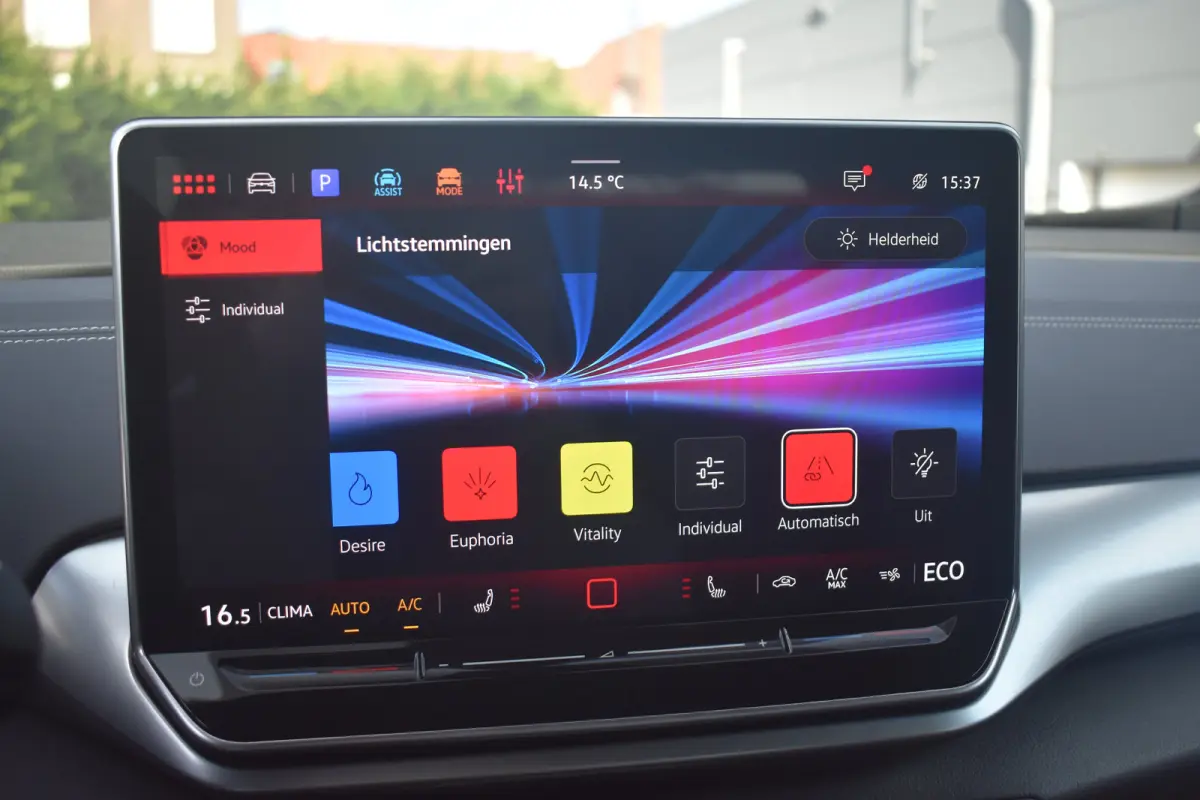 Pro Limited Edition | 'App-Connect' draadloze smartphone integratie | Achterbank in ongelijke delen neerklapbaar incl. middenarmsteun en doorlaadmogelijkheid | Afstandscontrolesysteem (Front