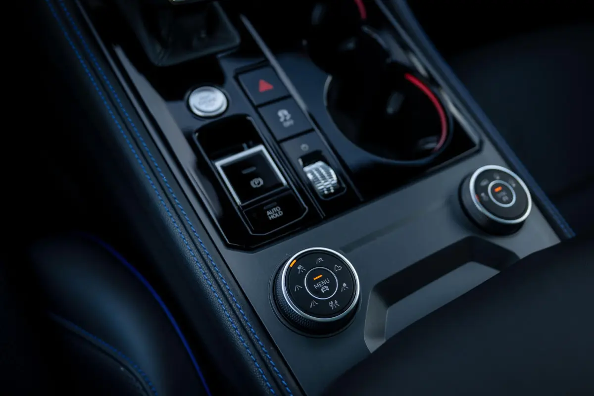 3.0 TSI eHybrid R 4M Puglia MATLAK DynAudio