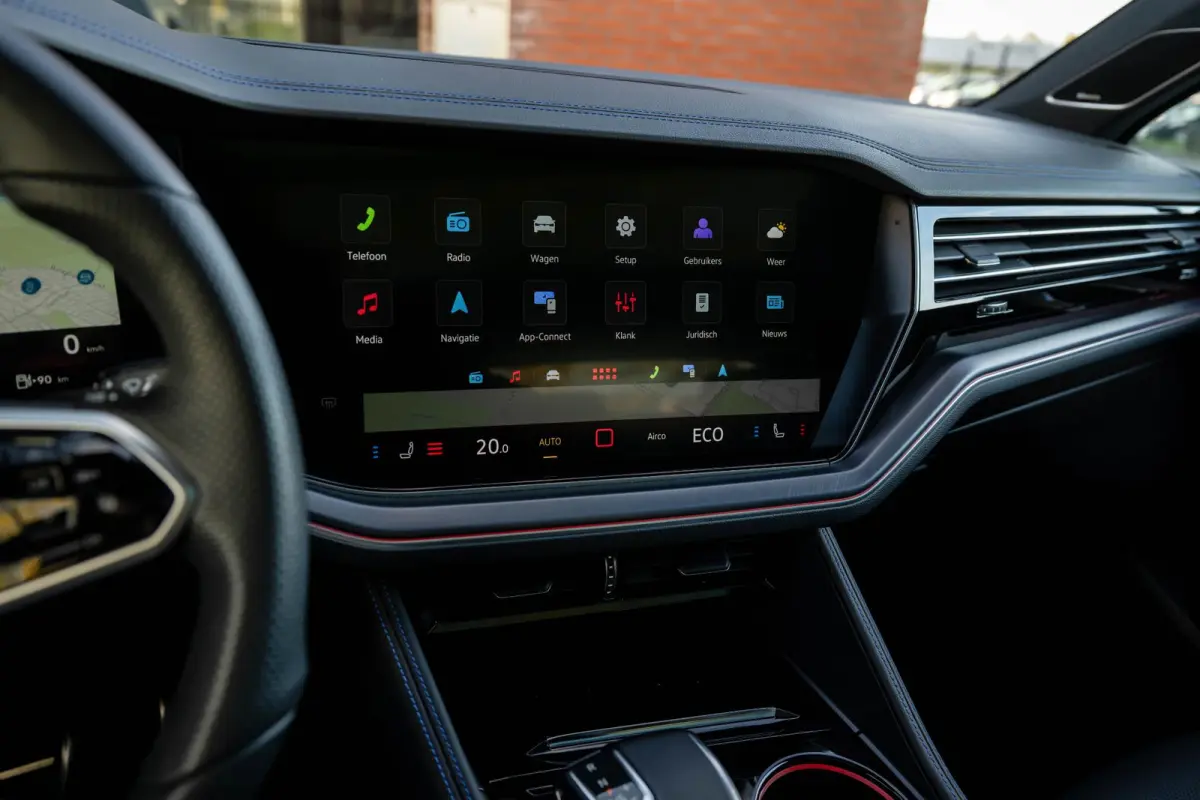 3.0 TSI eHybrid R 4M Puglia MATLAK DynAudio