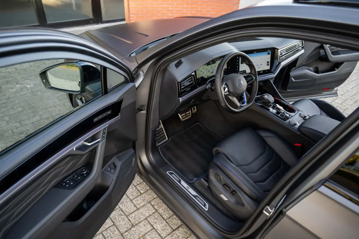 3.0 TSI eHybrid R 4M Puglia MATLAK DynAudio