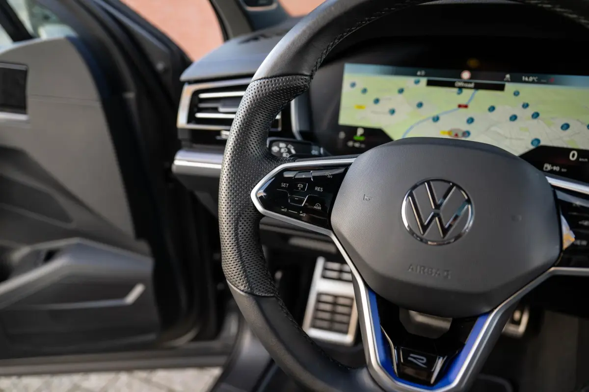 3.0 TSI eHybrid R 4M Puglia MATLAK DynAudio