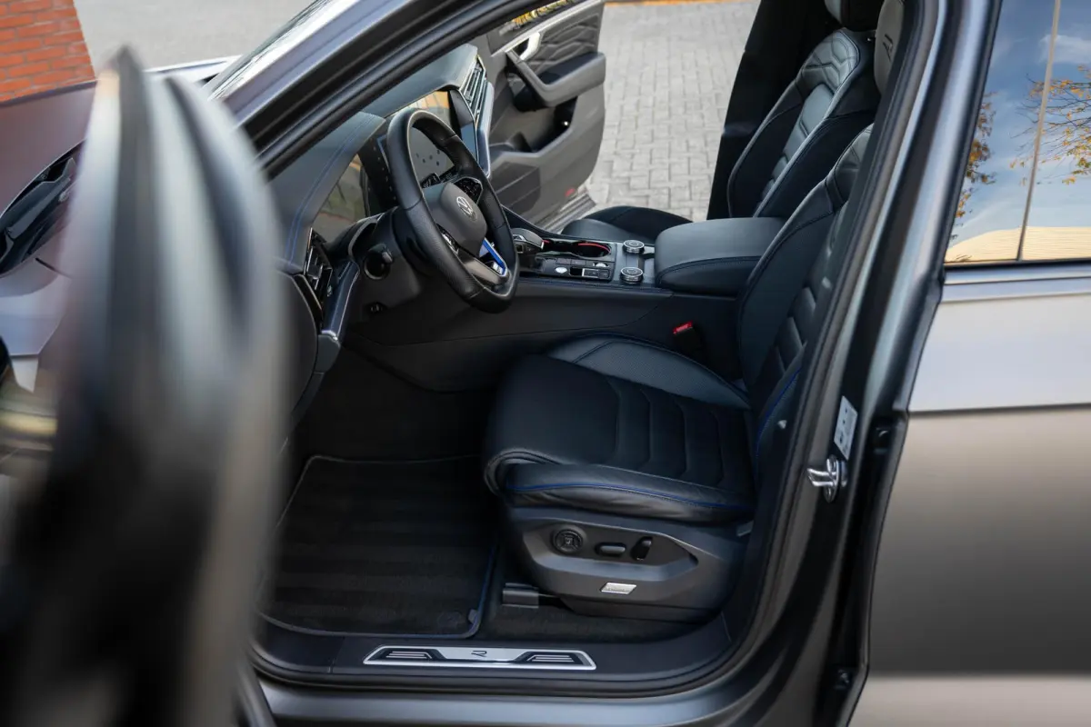 3.0 TSI eHybrid R 4M Puglia MATLAK DynAudio