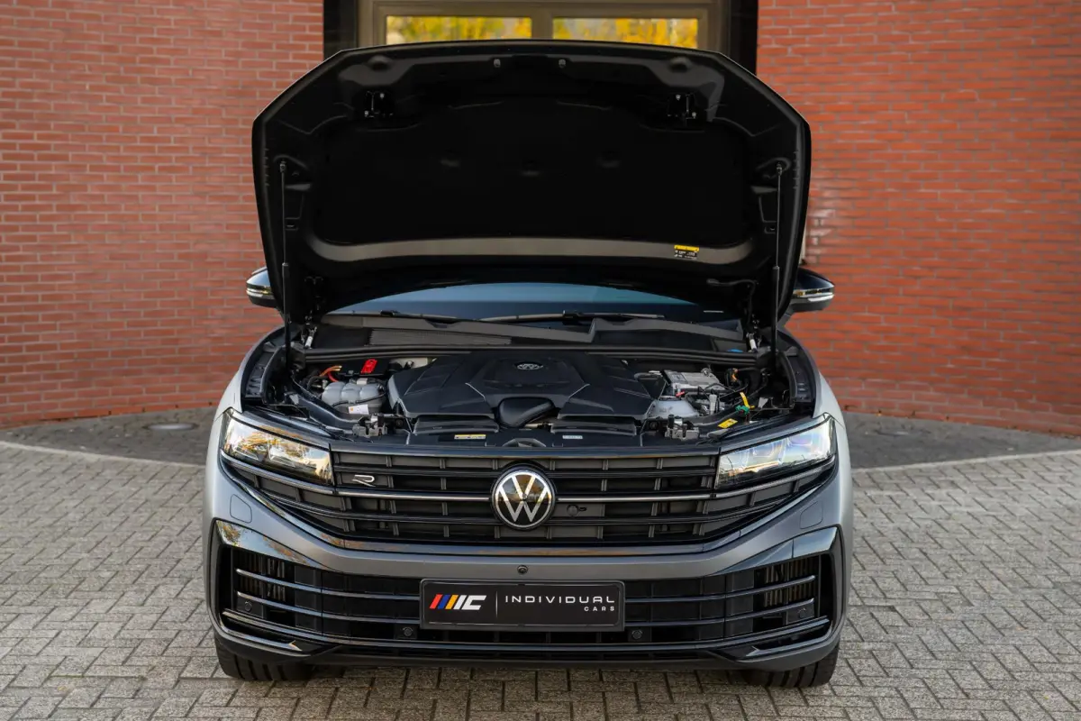 3.0 TSI eHybrid R 4M Puglia MATLAK DynAudio