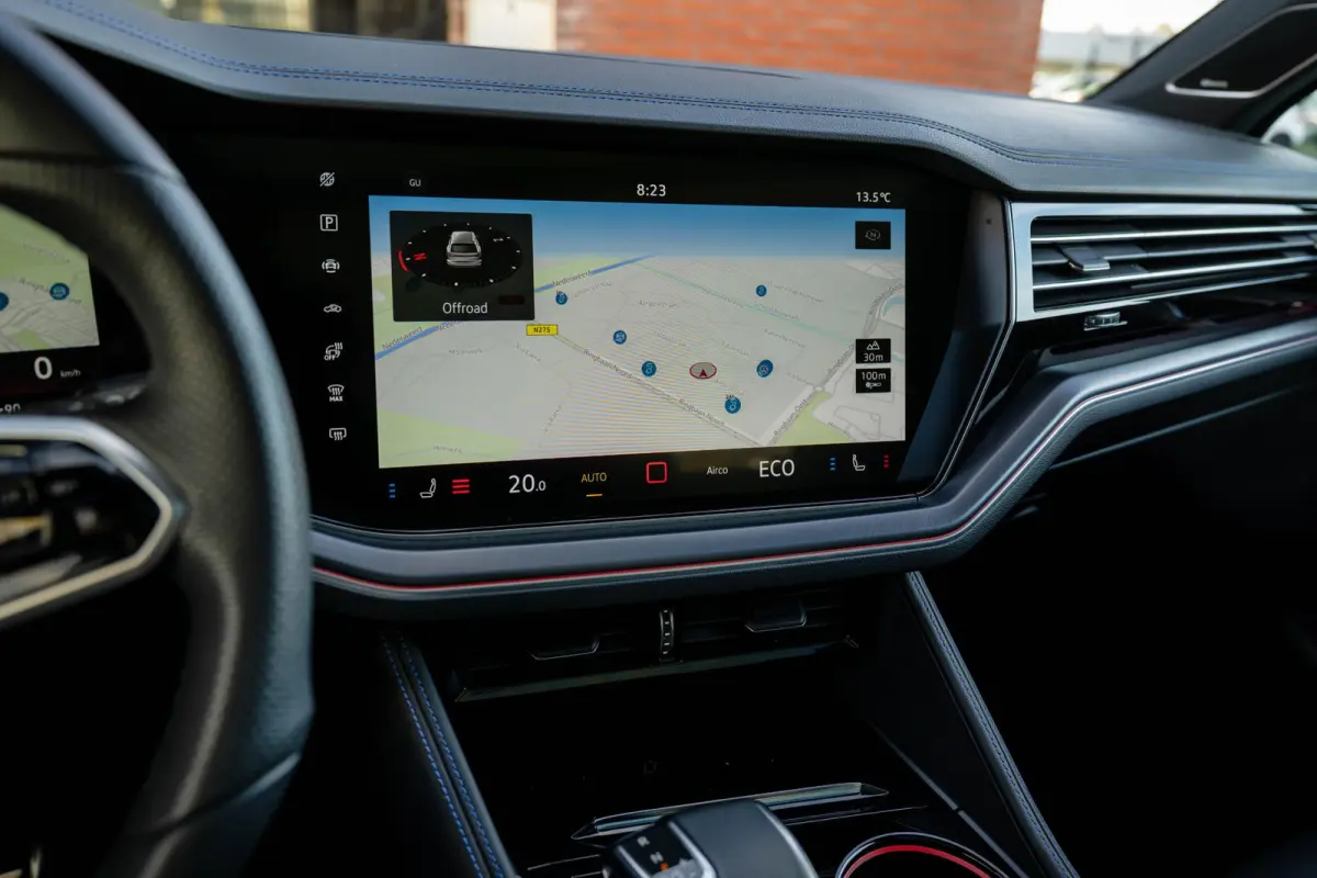 3.0 TSI eHybrid R 4M Puglia MATLAK DynAudio