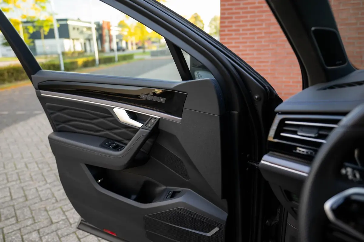 3.0 TSI eHybrid R 4M Puglia MATLAK DynAudio