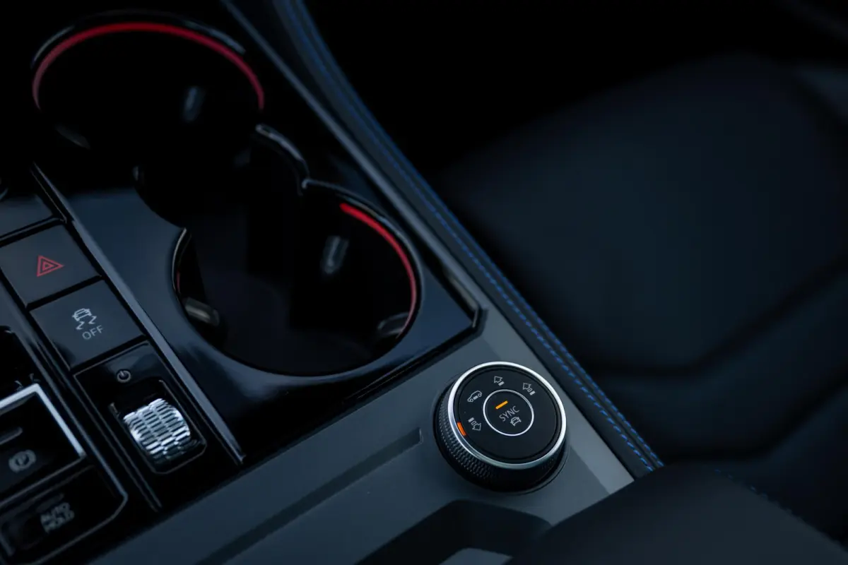 3.0 TSI eHybrid R 4M Puglia MATLAK DynAudio