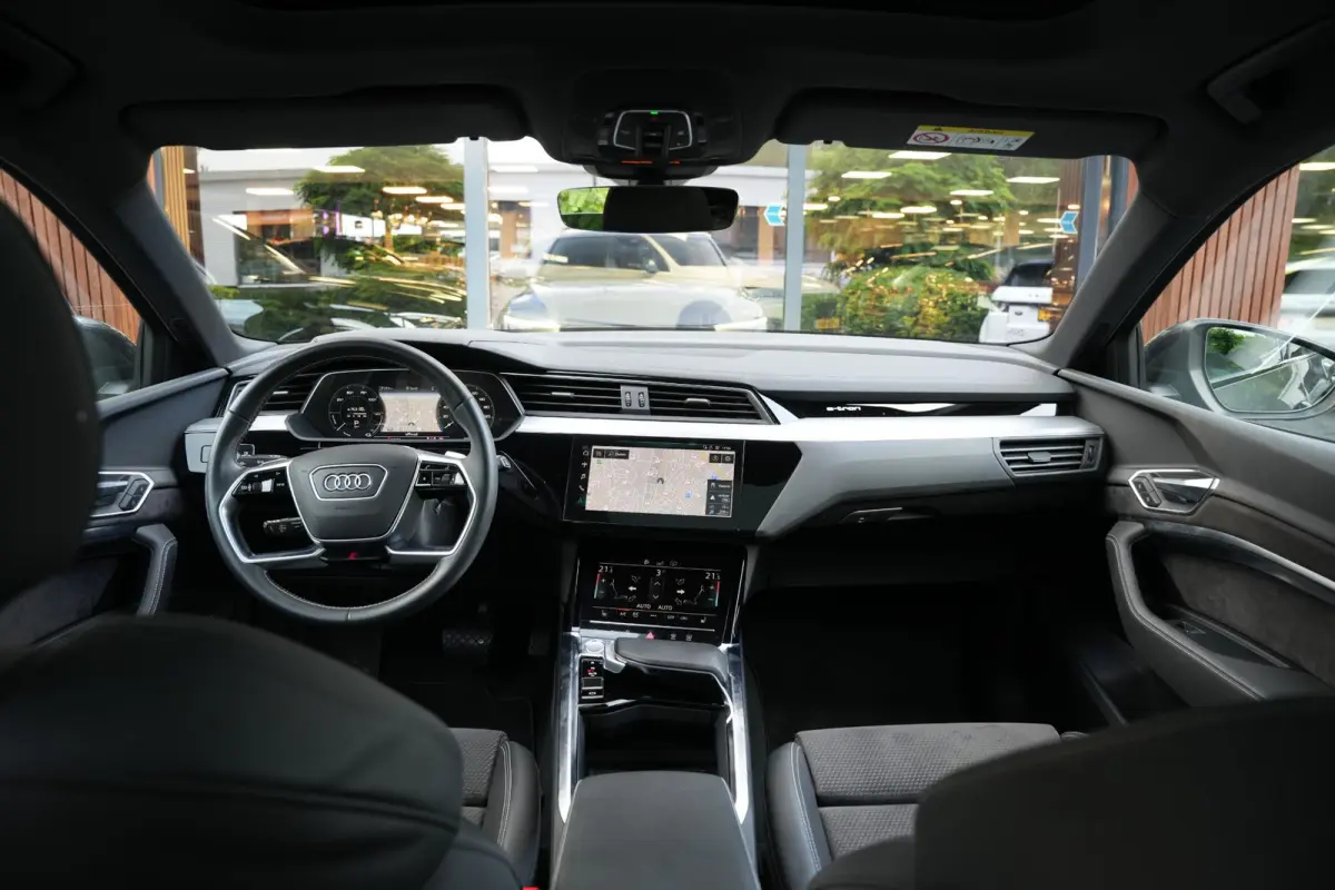 e-tron 50 quattro Launch edition Black 71 kWh